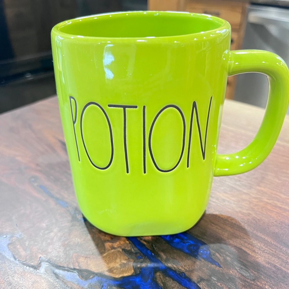 Like New! Rae Dunn Potion Mug